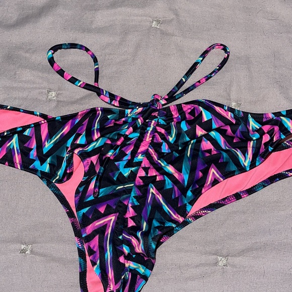 Bathing suit bottoms - Picture 3 of 3